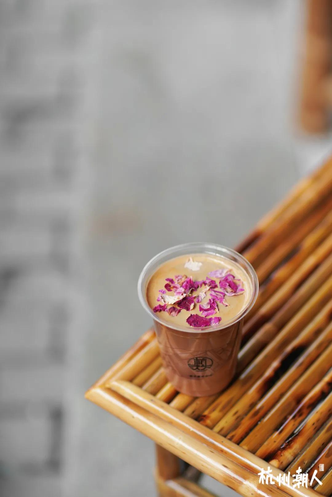 杭州「社区咖啡」大佬，打工人的续命水上新了