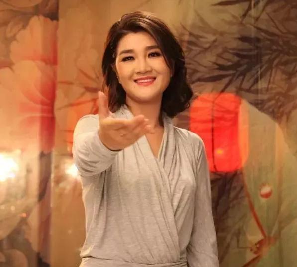 降央卓玛爆料与老公的恋爱过程,降央卓玛和她的三个孩子近况