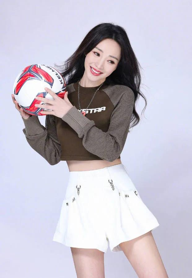 柳岩变身大姐大,柳岩变身李小璐