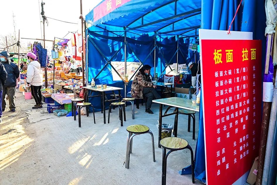 西山脚下的早市,闲逛最具人间烟火气的早市