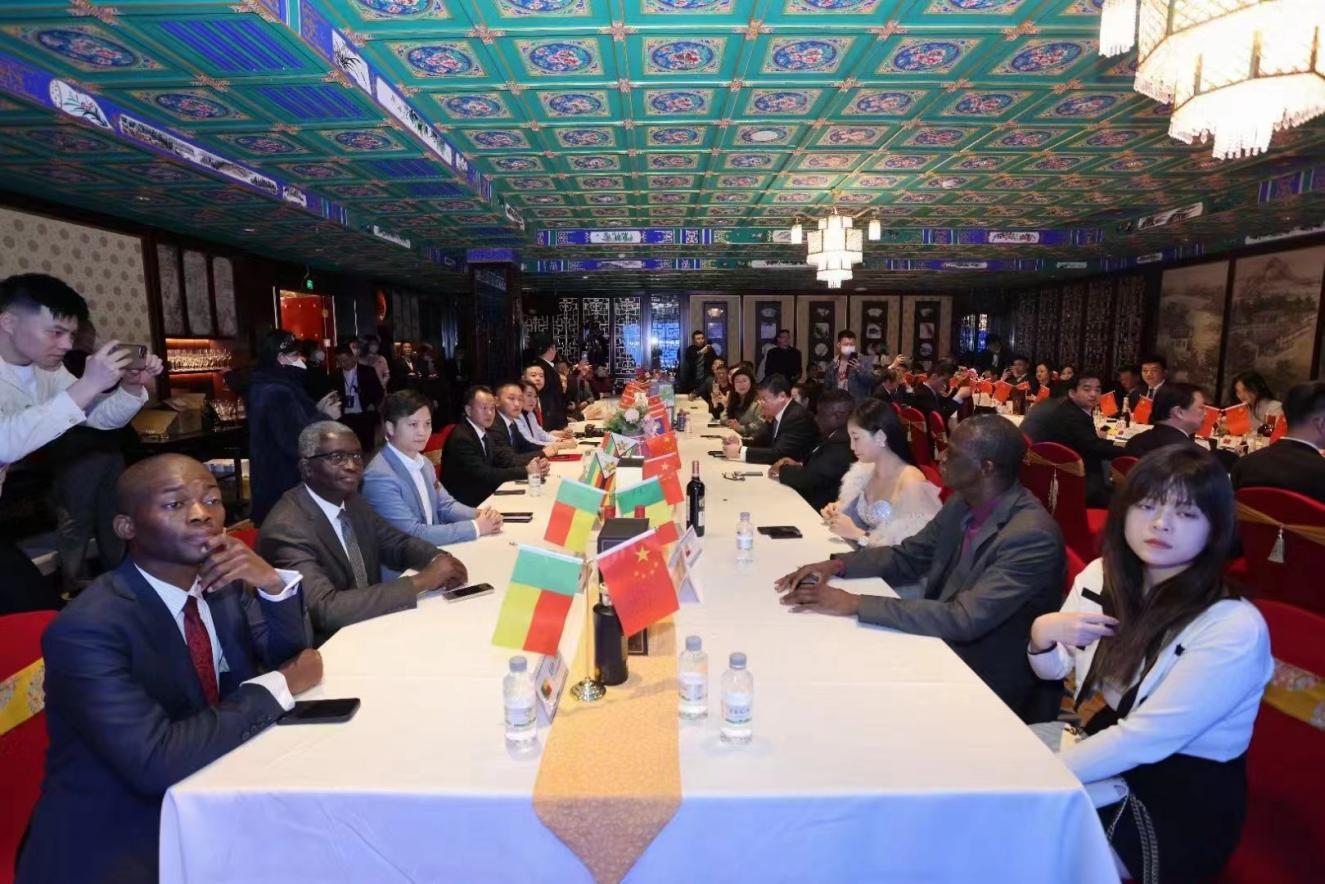 2024骞村叏鐞冨浜ゅ畼杩庢柊鏅氬,椹诲崕澶栦氦浣胯妭鏅氬