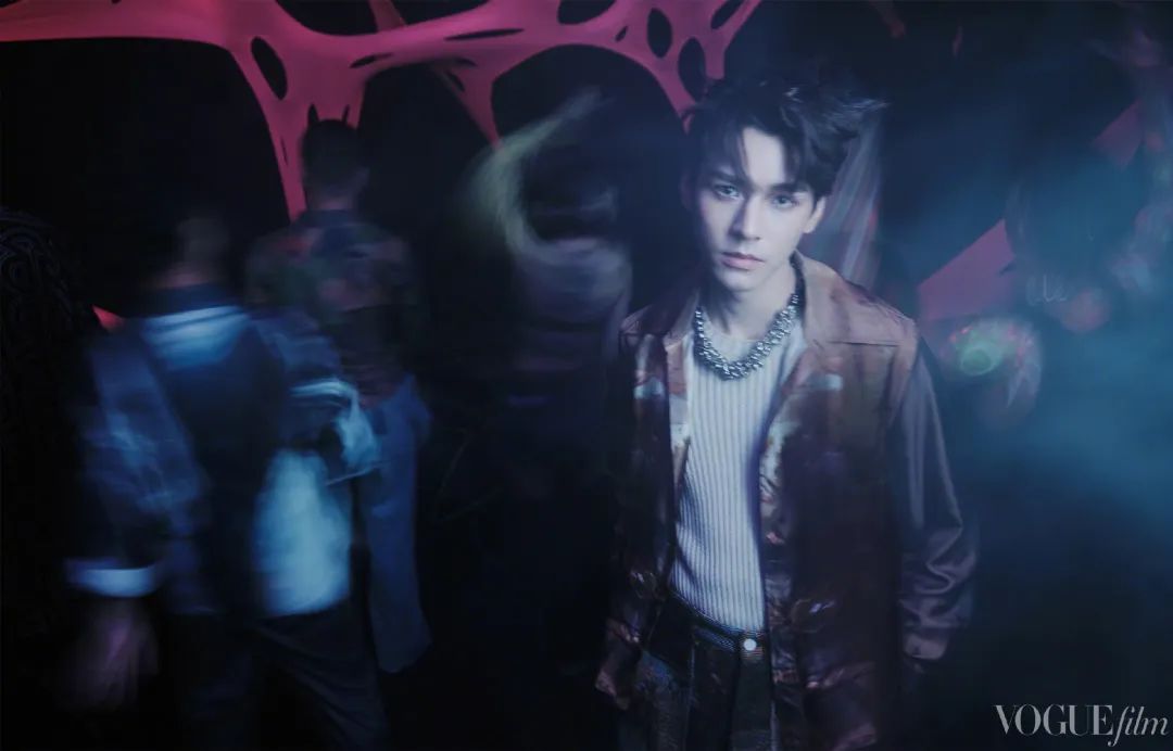 赵丽颖一头红发绚丽吸睛,赵丽颖红发造型