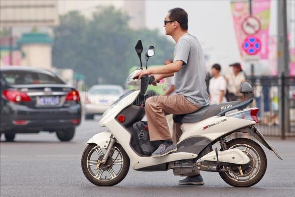 雅迪e8电动车售价多少钱,雅迪电动车4000块钱