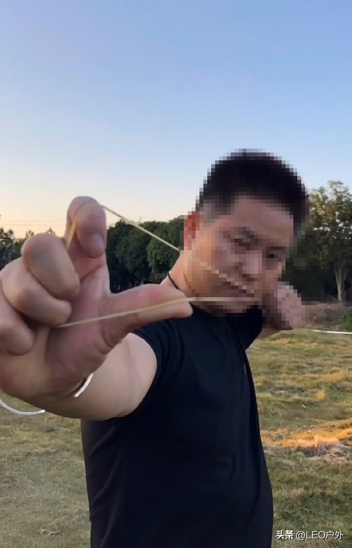 无架弹弓好玩吗,无架弹弓怎么玩儿