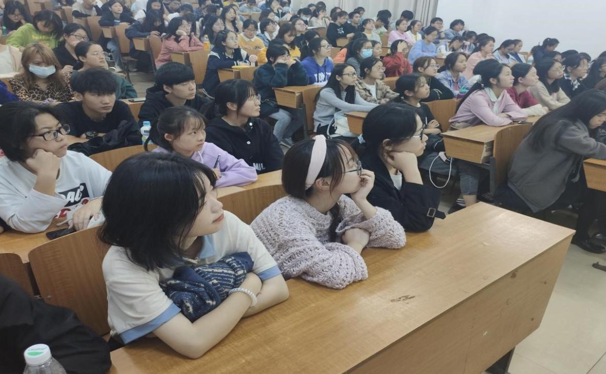 树立榜样人物、提升审美认知，对学生认知思维发展的促进作用