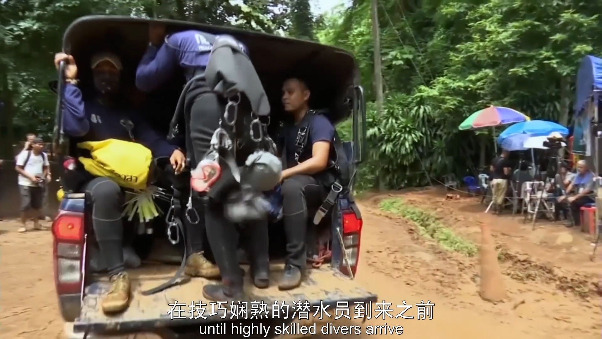 泰国18人球员困在洞穴事件全过程,泰国洞穴救援教练去世