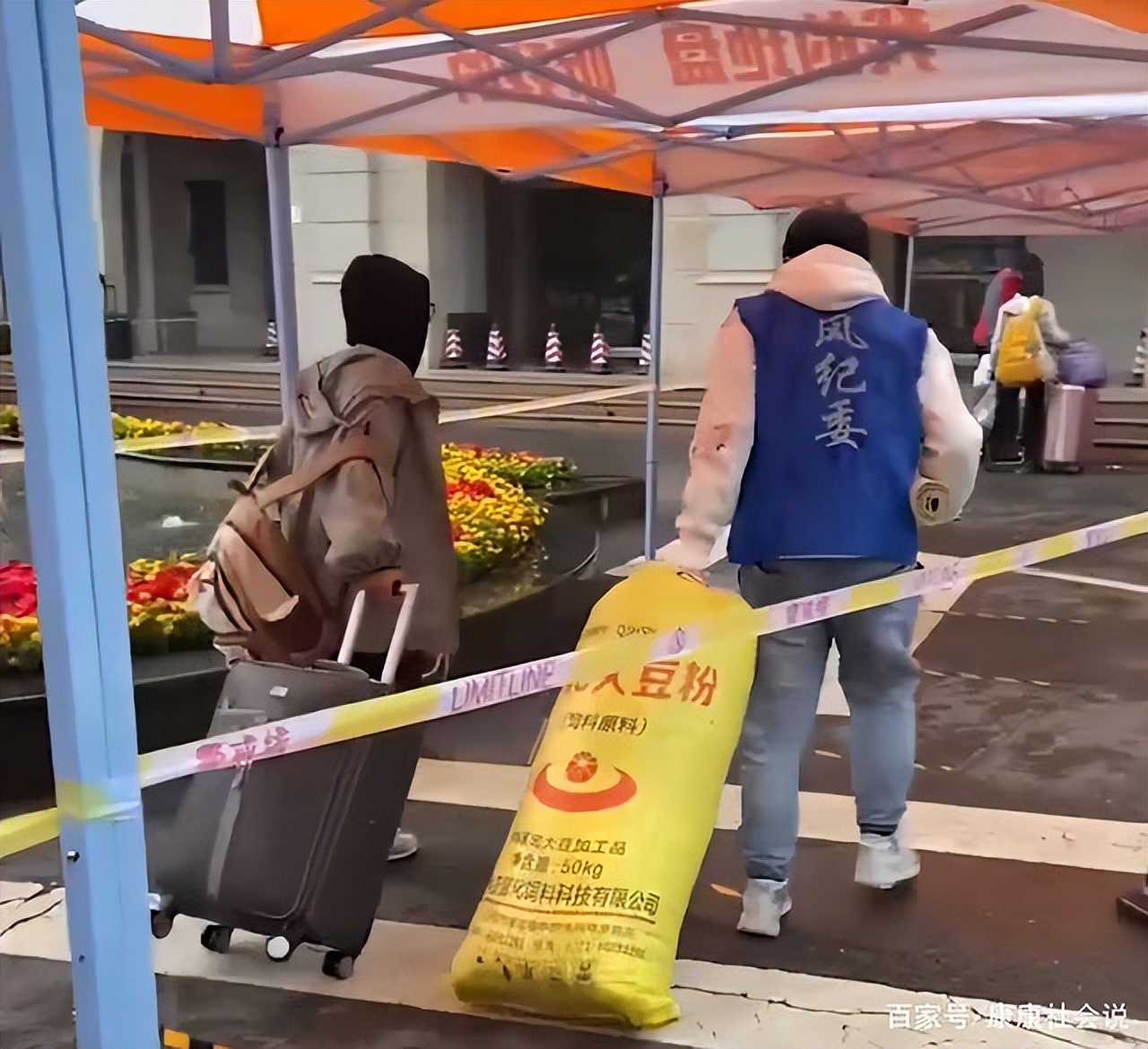 使用尿素袋装行李的人会被嘲笑吗？