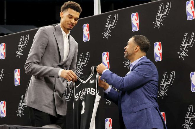 保罗加盟湖人和詹姆斯会怎么样,文班亚马vs老詹首秀