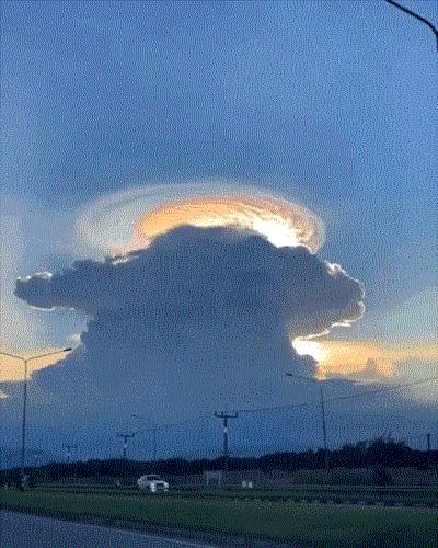 十种最罕见的云,极为罕见的云图片