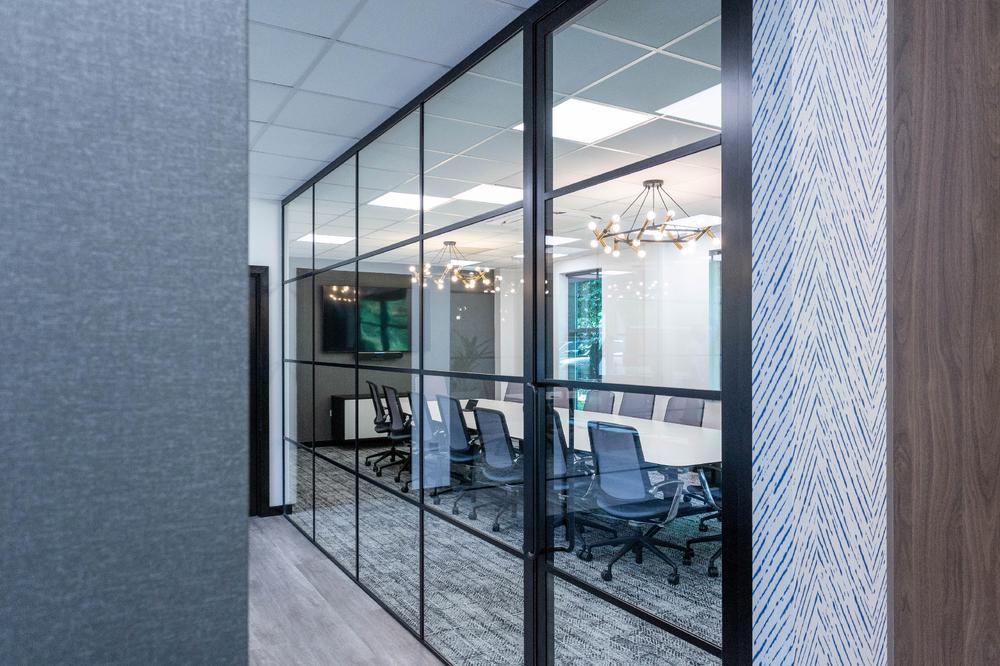 深邃蓝调英国地产咨询公司FisherGerman班伯里办公场所设计