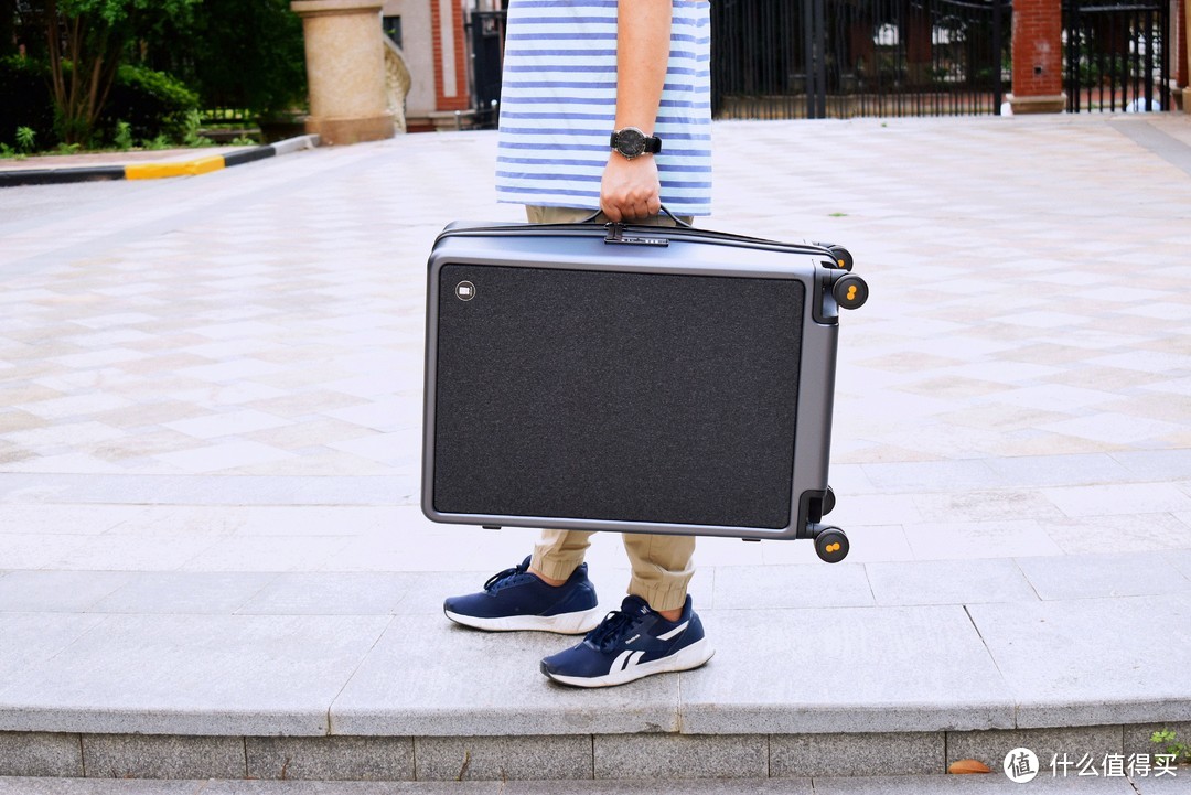 地平线8号城市脉搏行李箱，质感突出，干湿分离，真的好用