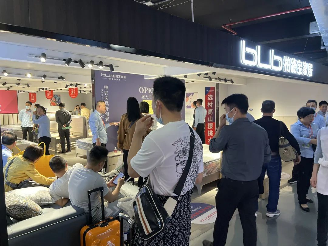 43届龙家展盛大开幕，核心圈观众云集，玛奥会场厂商成交热烈！