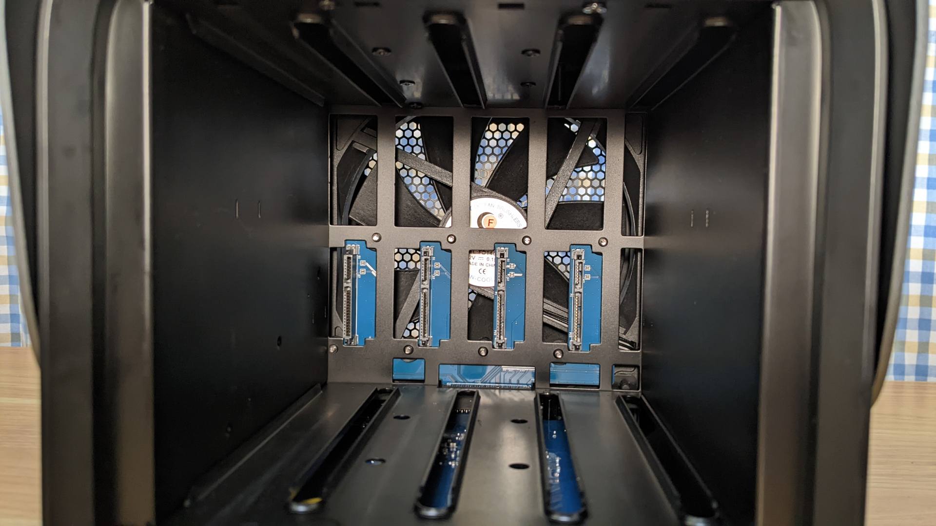 极空间z4对比绿联4600nas,极空间z4对比绿联nas