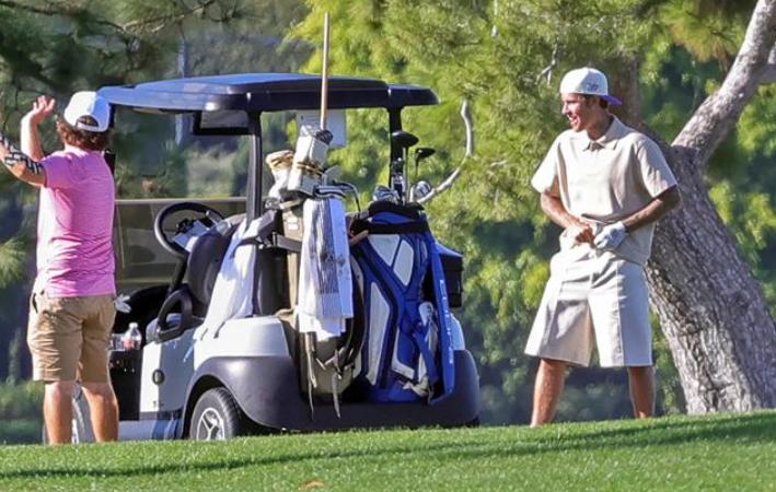 贾斯汀比伯被要求拍照,贾斯汀比伯被锁眼神