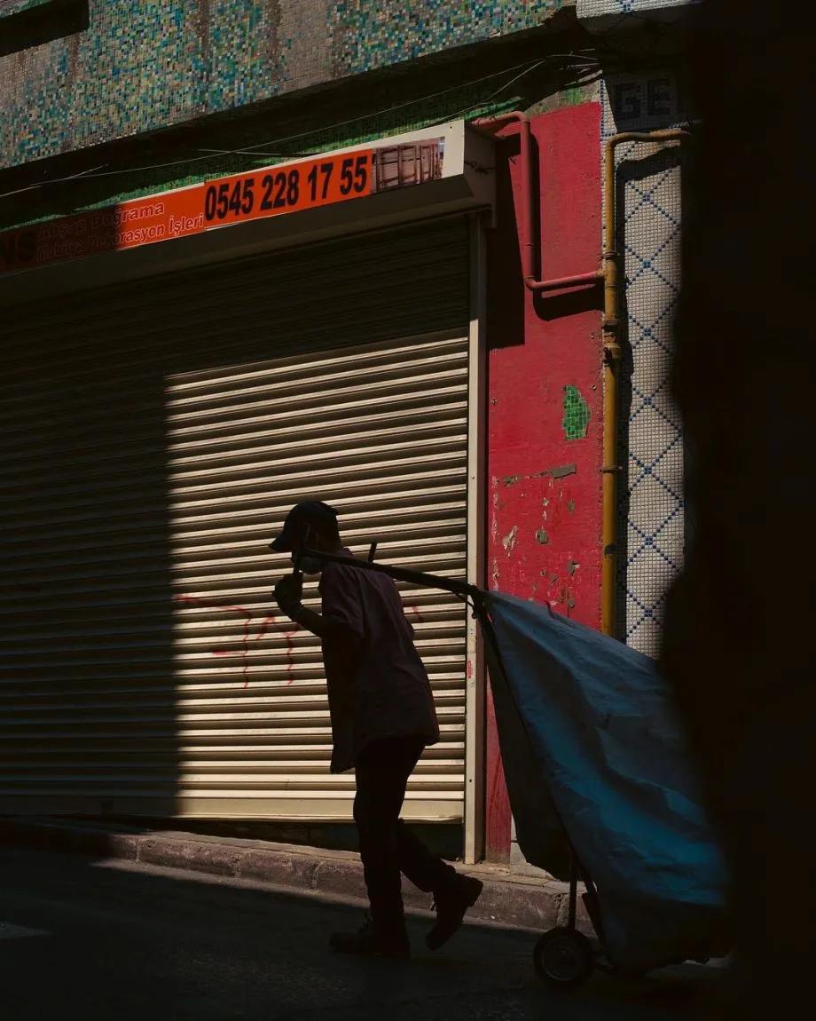 朋友借我两万元不还怎么办,朋友借了我两万块不还怎么办