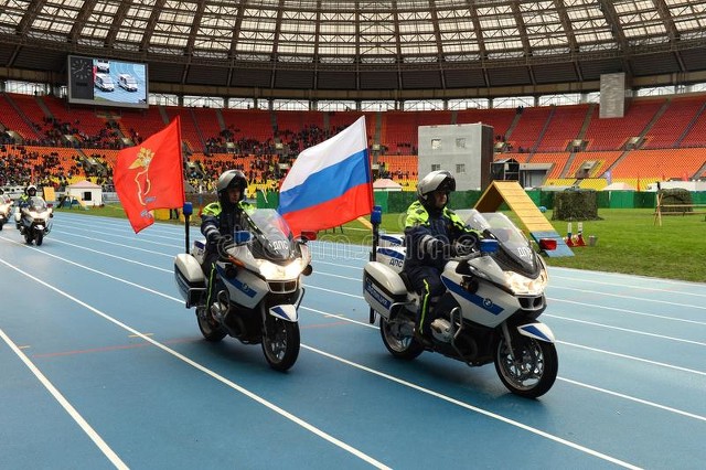 交警查处交通违法行为保平安,交警道路交通安全隐患整治