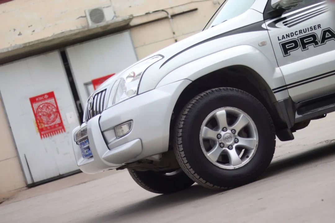 2003年的丰田老霸道，33万公里“车况残旧”，翻新复活变新车