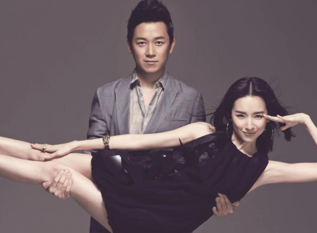 董洁身穿瑜伽裤亮相直播间,43岁董洁穿瑜伽服直播带货视频