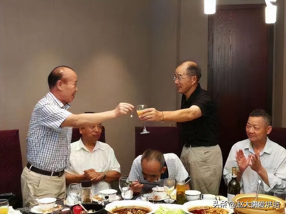 新人在酒桌上注意事项,酒场上的说话技巧和规矩