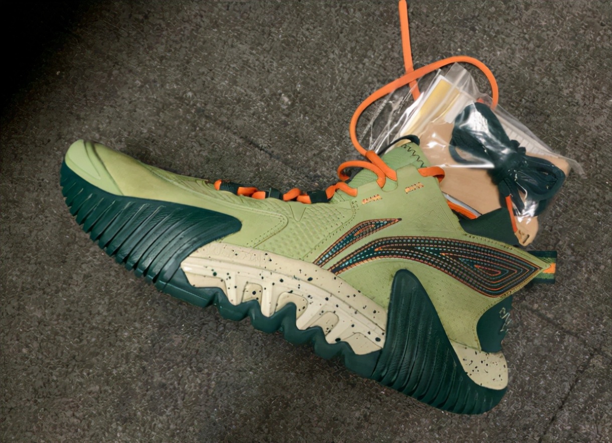 安踏反logo板鞋,耐克安踏李宁哪个板鞋好