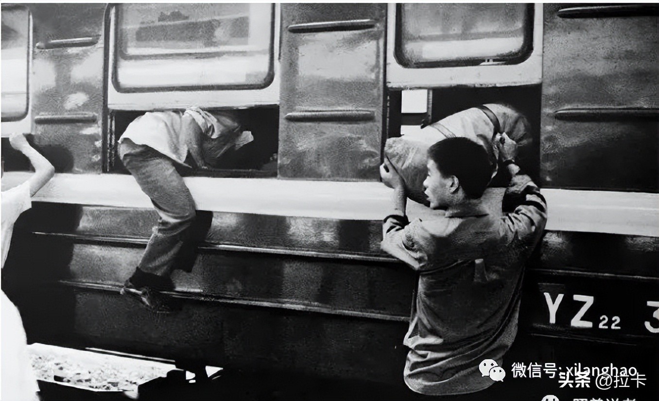 绿皮火车老照片,80年代绿皮火车里旧照片