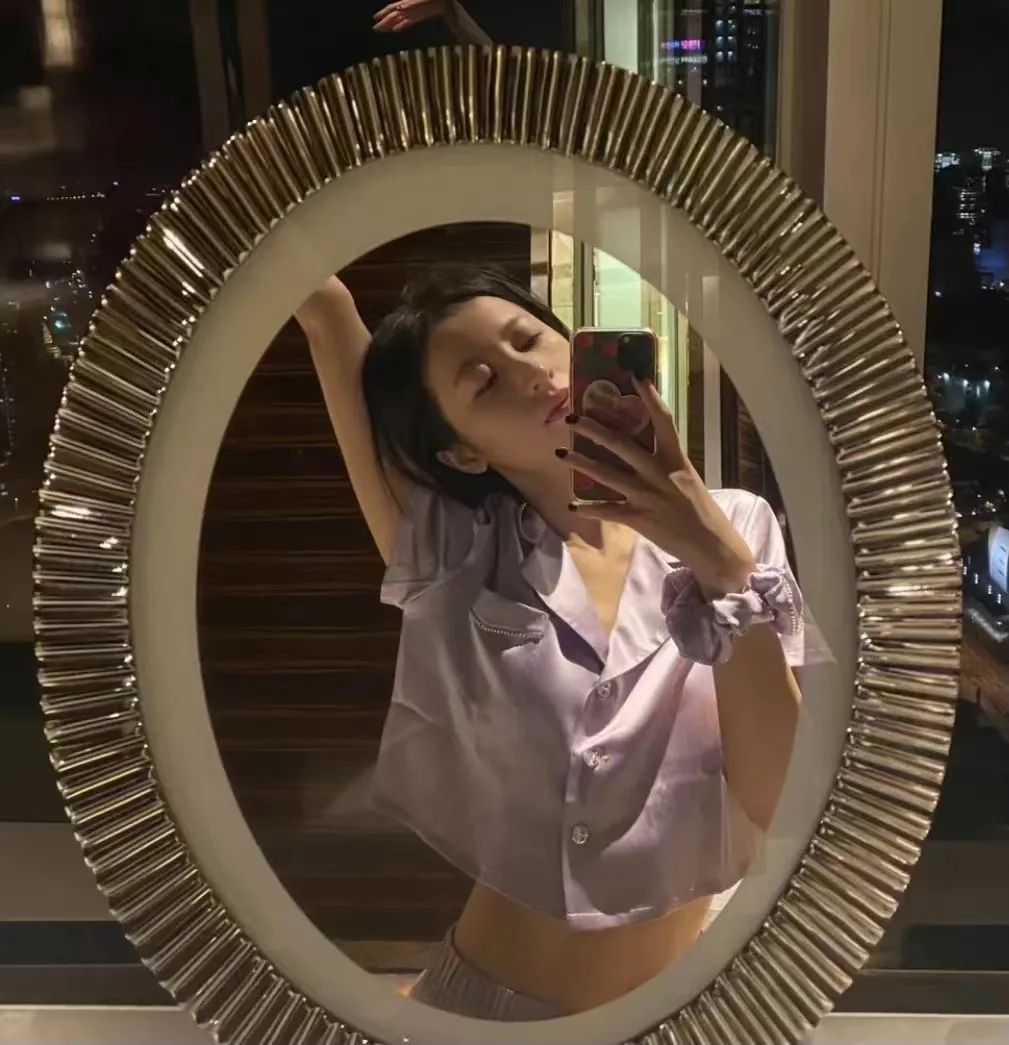 紫色穿了显老气吗,紫色怎么穿有小众感