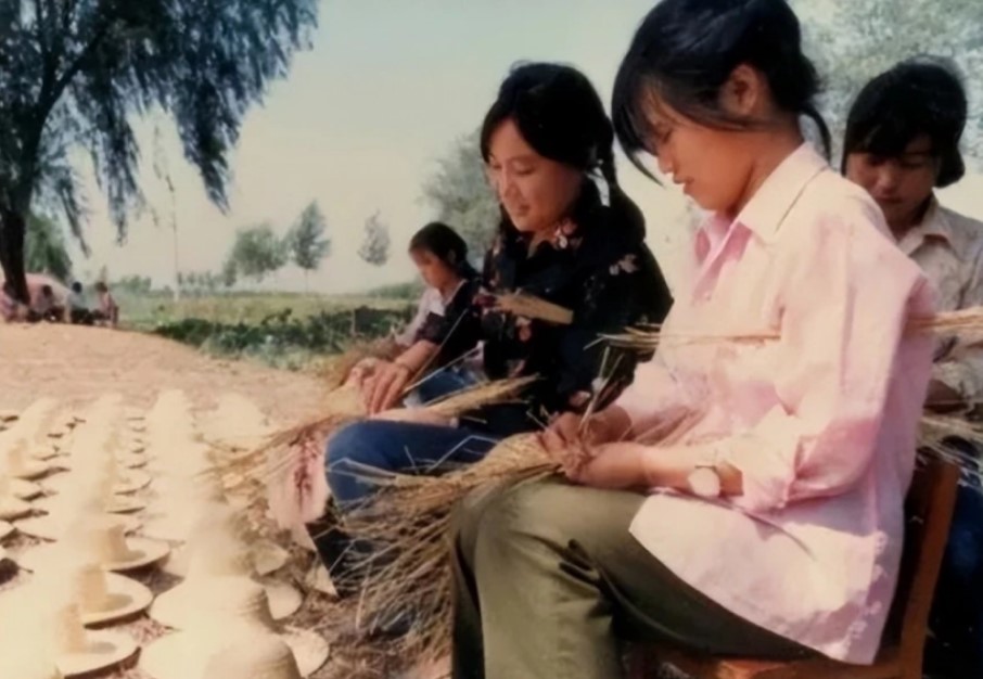 “无知女贪”李启红：炒股4个月敛财1983万元，判11年罚2000万