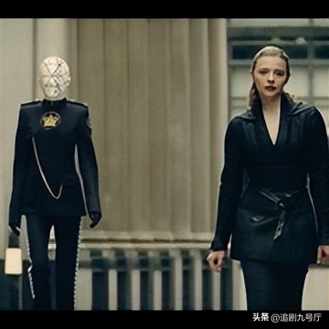 追剧进行时｜亚马逊最新烧脑剧《外围逃杀》，两集飙到8.8分