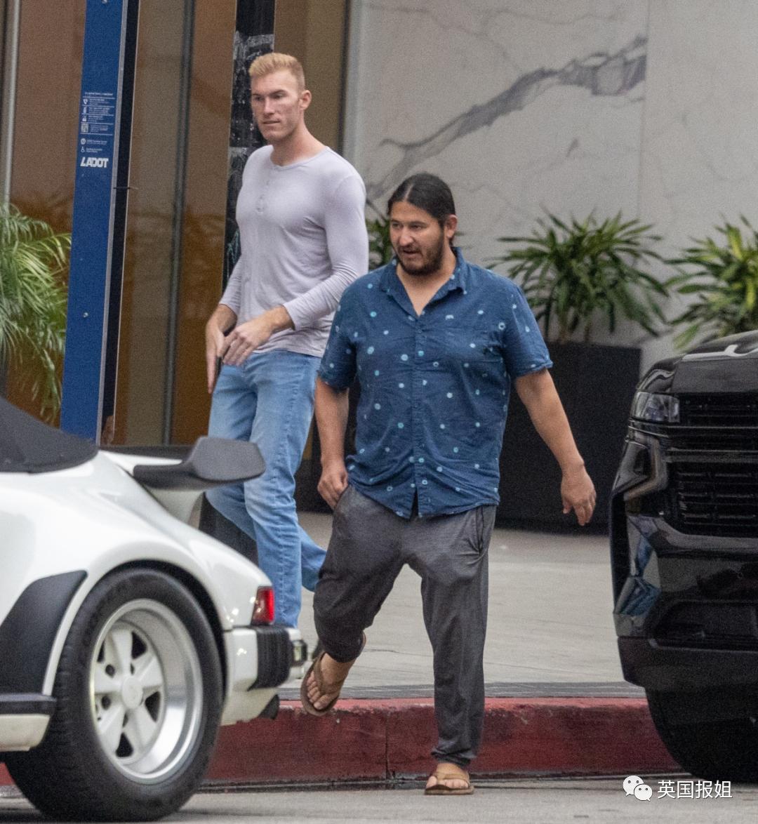 男子彩票中1.28亿,美国小伙买彩票狂中10亿美元