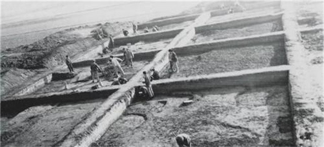 民工捡到3亿元的手镯,民工挖3亿金手镯完整版