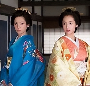 日本“后宫”女厕，便池深18米，全球独一无二，为何这样设计？