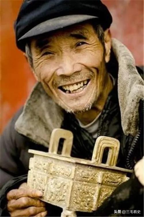 河南老汉带领全村造假,河南一老人带村民造假