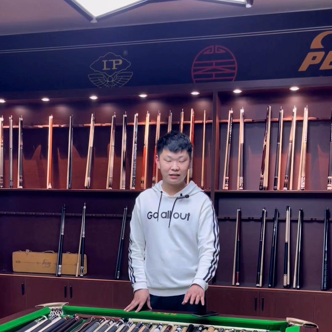 这两天球杆收的挺多。有想卖球杆的联系我大量回收#台球器材
