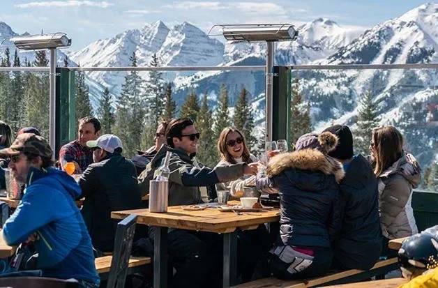 美国的滑雪胜地阿斯本,美国阿斯本雪堆山滑雪村