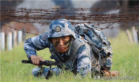 美国四次装危险品火车脱轨汇总,美国一火车脱轨危险化学品泄漏