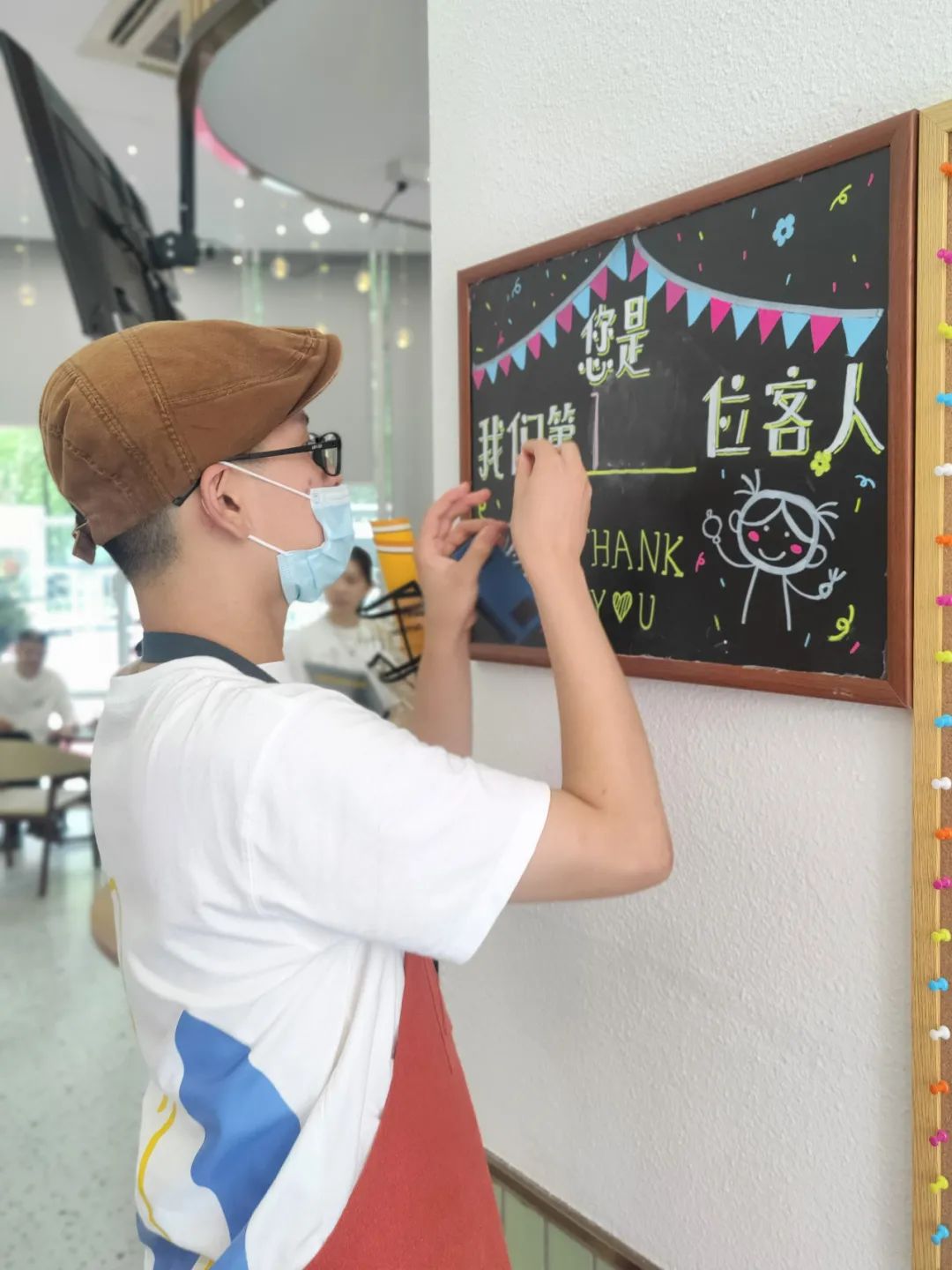 自闭症青年张知潇:“第一份工资,我买了安神补脑液给妈妈!”