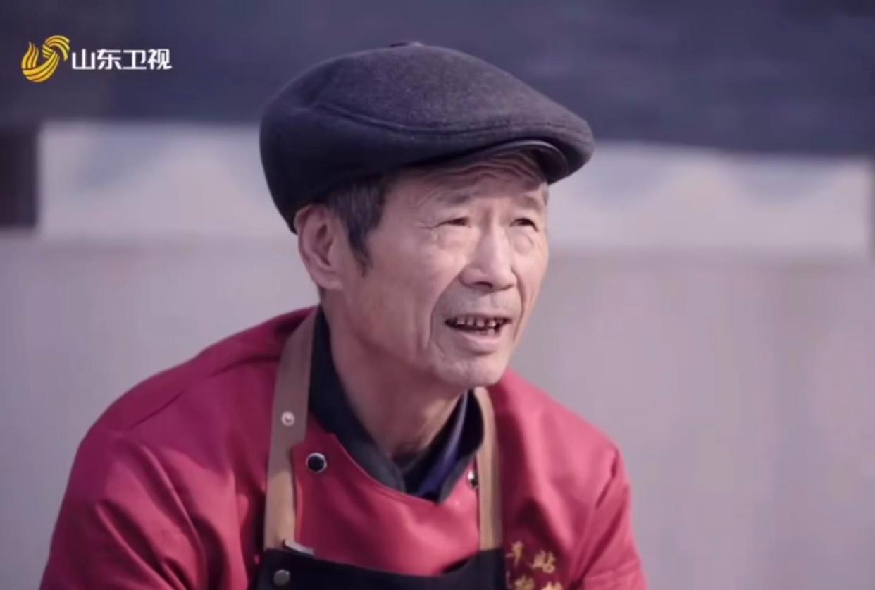 终于知道淄博的烧烤为什么那么火,老外知不知道淄博烧烤火的原因