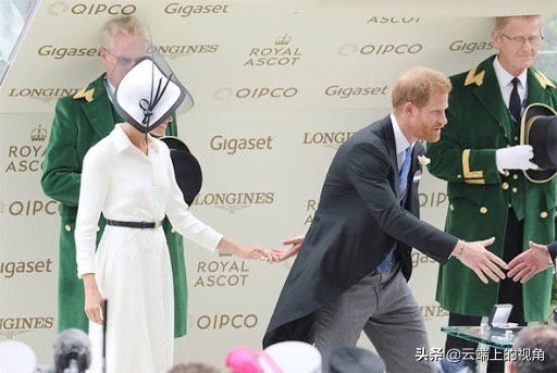 不分场合秀恩爱招人厌，网友劝哈里王子：醒醒吧，这根本不是爱情