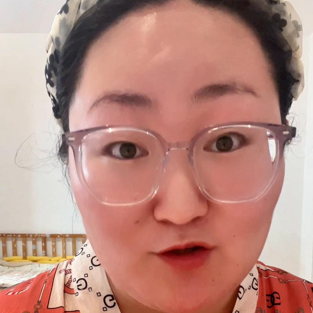 没有一个宝贝能够拒绝安静书撕撕乐，之前买了两个，一个割...