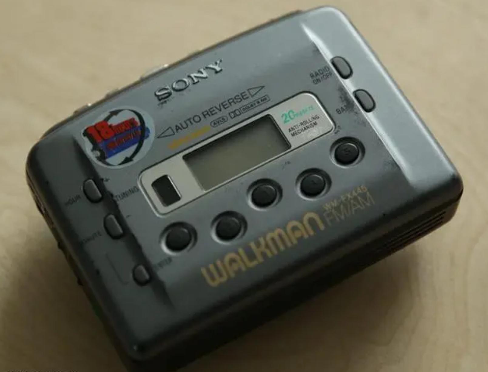 索尼最早的磁带随身听小磁带,索尼推出带mp3的cd随身听