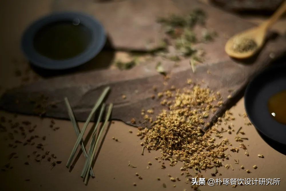 黑金的奢华感—BeeNZ29蜂蜜奢侈礼盒包装