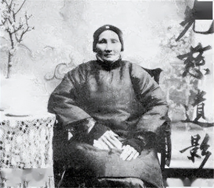 1954年蒋介石悄悄回到浙江：留下了这张照片，再也回不去家乡