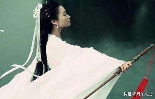 阿青一剑可敌三千甲场面,阿青能打过张无忌吗