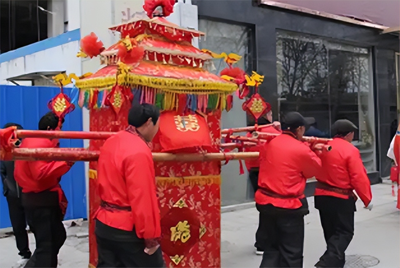 小伙带29岁寡妇隐居深山50年,19岁小伙与寡妇隐居深山50年