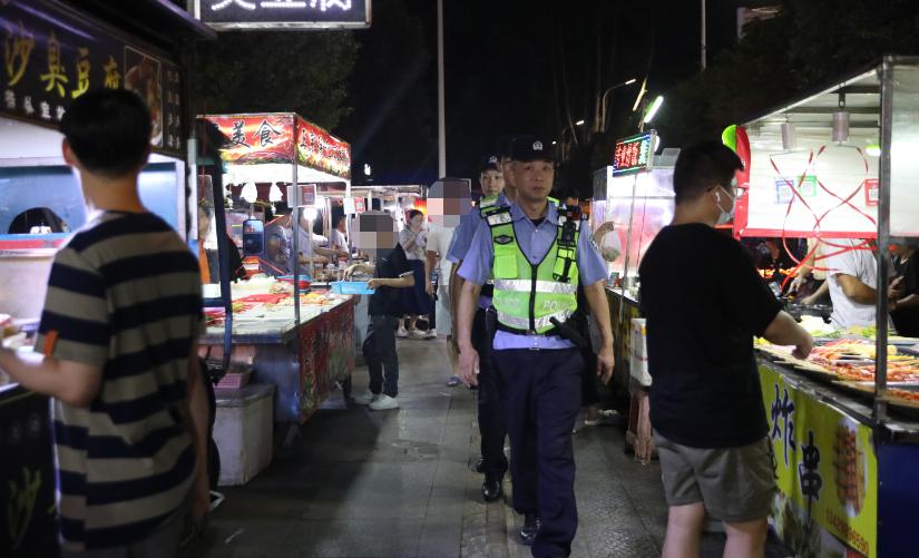 公安机关全力以赴筑牢安全防线,江汉公安当好夏夜“守夜人”