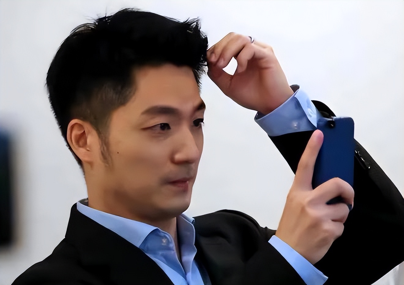 蒋万安家世之谜,帅气面容来自祖母,但祖母惨死原因至今扑朔迷离