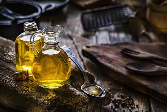 天气太热食用油会不会坏,食用油长时间高温还能食用吗