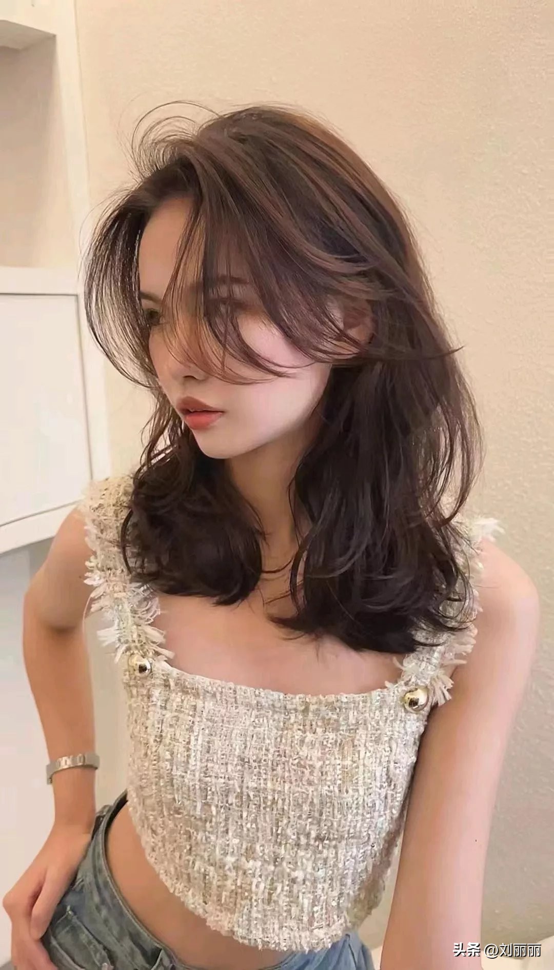 头发造型女中长发最新款,今年流行的头发造型女短发