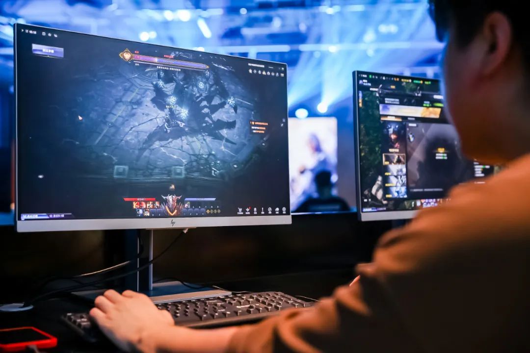 投入千万扶持基金，腾讯这款大作要为MMO直播开出一条路