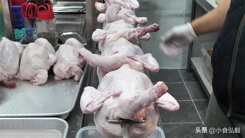 小伙子卖烤鸡一个月挣80个亿,广东打工小伙失业